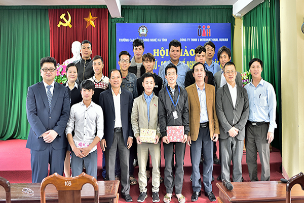 NGHIỆP ĐOÀN QUỐC TẾ SAKURA ĐẾN THĂM VÀ GIAO LƯU CÙNG SINH VIÊN TRƯỜNG CAO ĐẲNG CÔNG NGHỆ HÀ TĨNH.