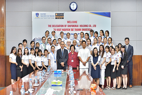 BUỔI HỌC KỸ NĂNG “KAIGO – CHĂM SÓC VIÊN LÃO KHOA” TẠI TRƯỜNG ĐẠI HỌC NGUYỄN TẤT THÀNH.