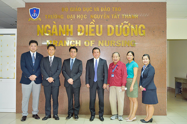 TẬP ĐOÀN PHÚC LỢI LỚN NHẤT VÙNG KYUSHU-NHẬT BẢN ĐẾN THĂM VÀ GIAO LƯU CÙNG SINH VIÊN ĐIỀU DƯỠNG NGUYỄN TẤT THÀNH