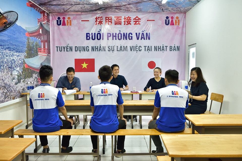 PHỎNG VẤN NHÂN SỰ – ĐƠN HÀNG VẬN HÀNH MÁY